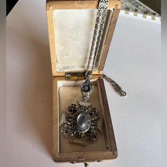 Vintage Jerusalem Necklace and Box 100 percent Sterling Silver - Picture 5 of 5